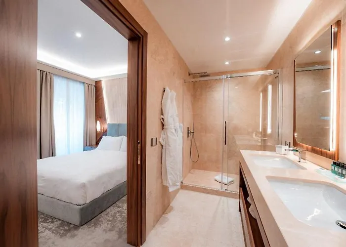 Veneto Plaza Hotel 4*